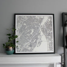 Lade das Bild in den Galerie-Viewer, Montréal Street Carving Map (Sold Out)
